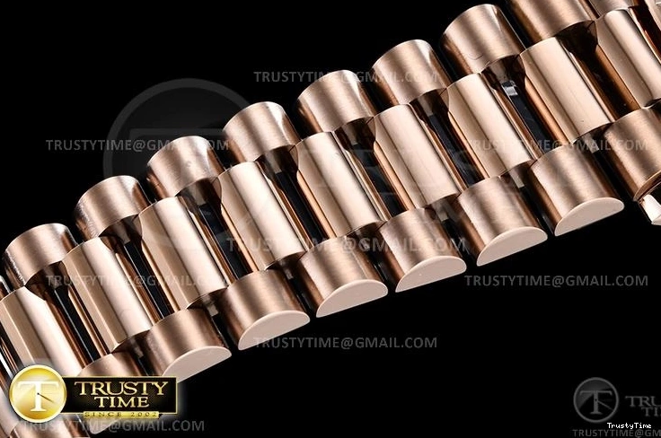 1117 RDD0219J – DayDate 36mm FreshLook 697